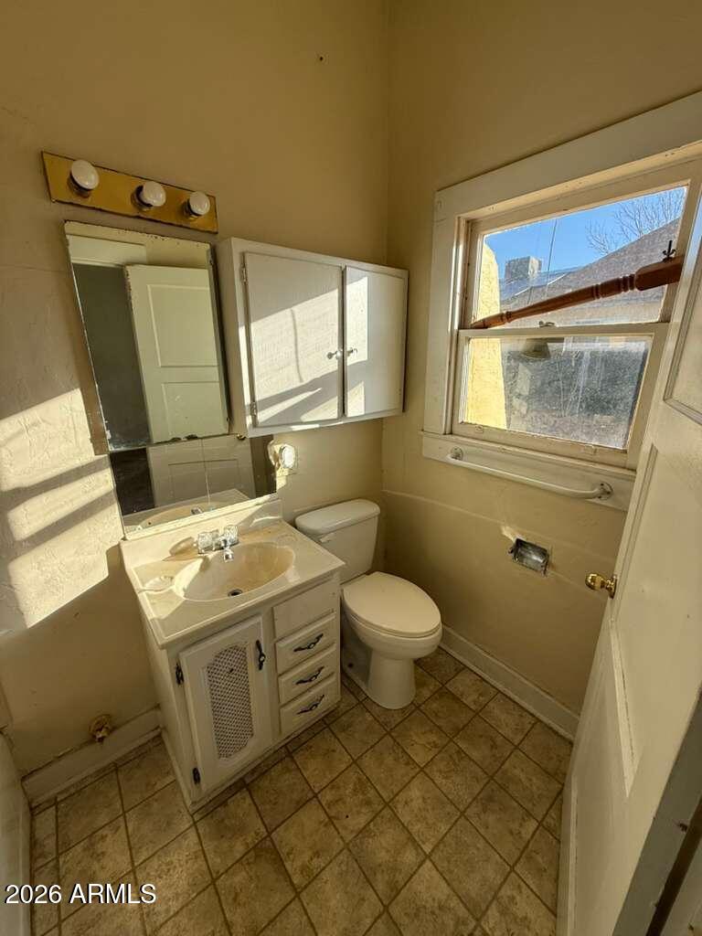 1014 East 14th Street Douglas, AZ 85607 - Photo 18 of 38 a bathroom with a sink toilet and mirror