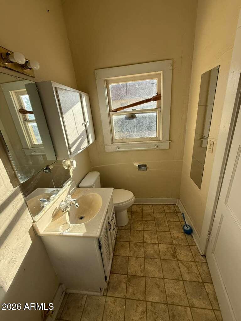 1014 East 14th Street Douglas, AZ 85607 - Photo 19 of 38 a bathroom with a sink toilet and shower