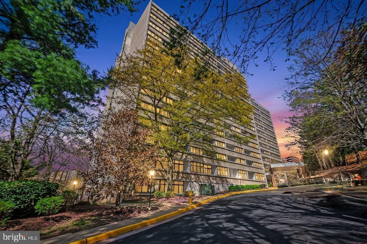 5911 Edsall Road, Unit 608 Alexandria, VA 22304 - Photo 2 of 42 Twilight view