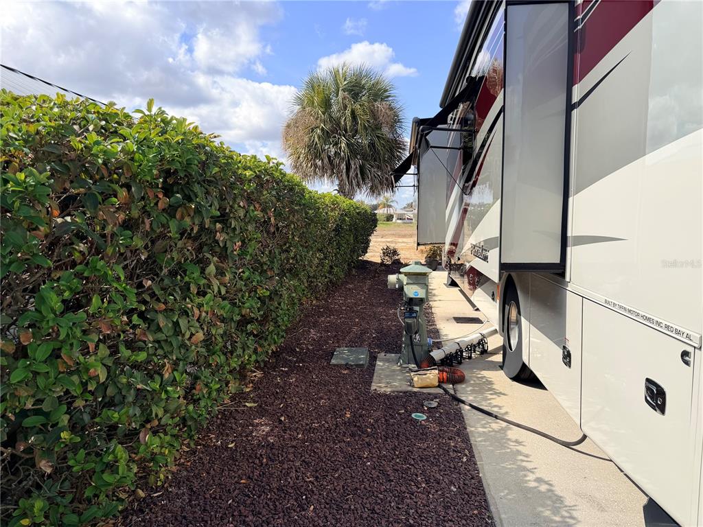 9486 Southeast 47th Way Webster, FL 33597 - Photo 4 of 32 a view of outdoor space and porch