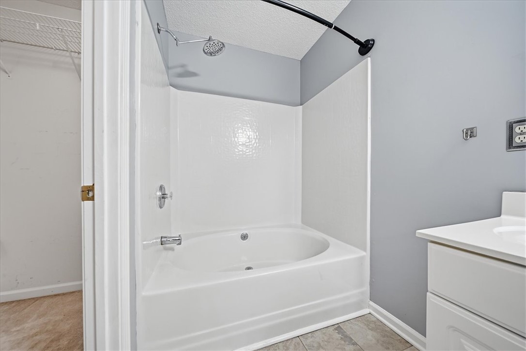 101 Grand Oak Circle Pendleton, SC 29670 - Photo 27 of 40 A corner soaking tub and shower combination offers a serene bathing experience.
