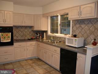 1024 Hilltop Road Southampton, PA 18966 - Photo 3 of 6 Gallery Image 3