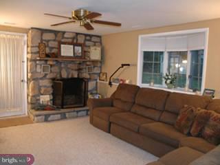 1024 Hilltop Road Southampton, PA 18966 - Photo 4 of 6 Gallery Image 4