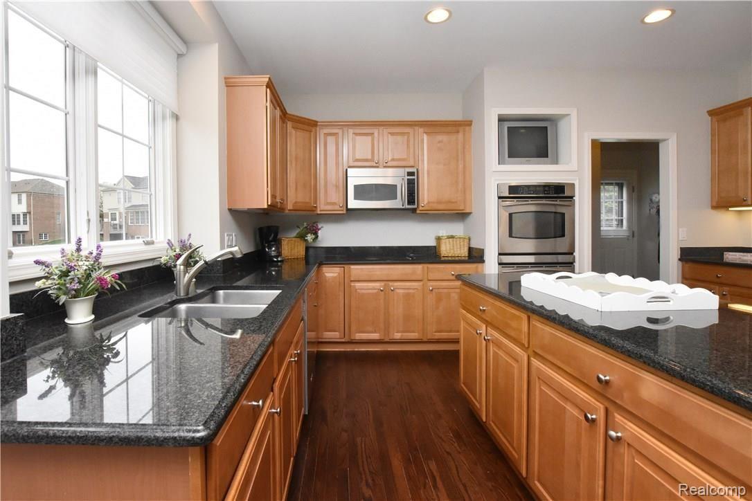 2335 Andover Boulevard Rochester, MI 48306 - Photo 16 of 38 2335 Andover_14.JPG