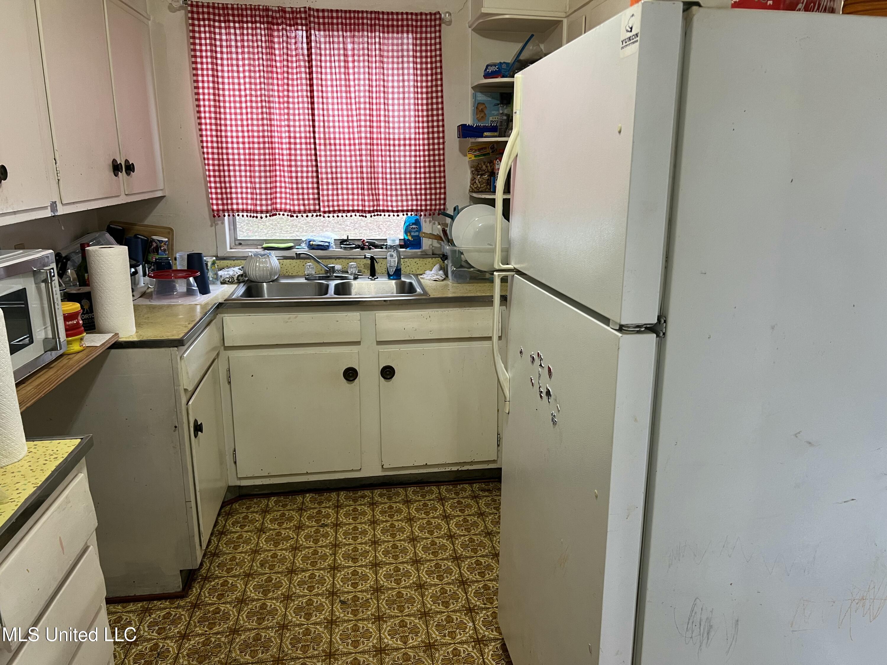 130 Rebel Circle Jackson, MS 39212 - Photo 3 of 12 Kitchen
