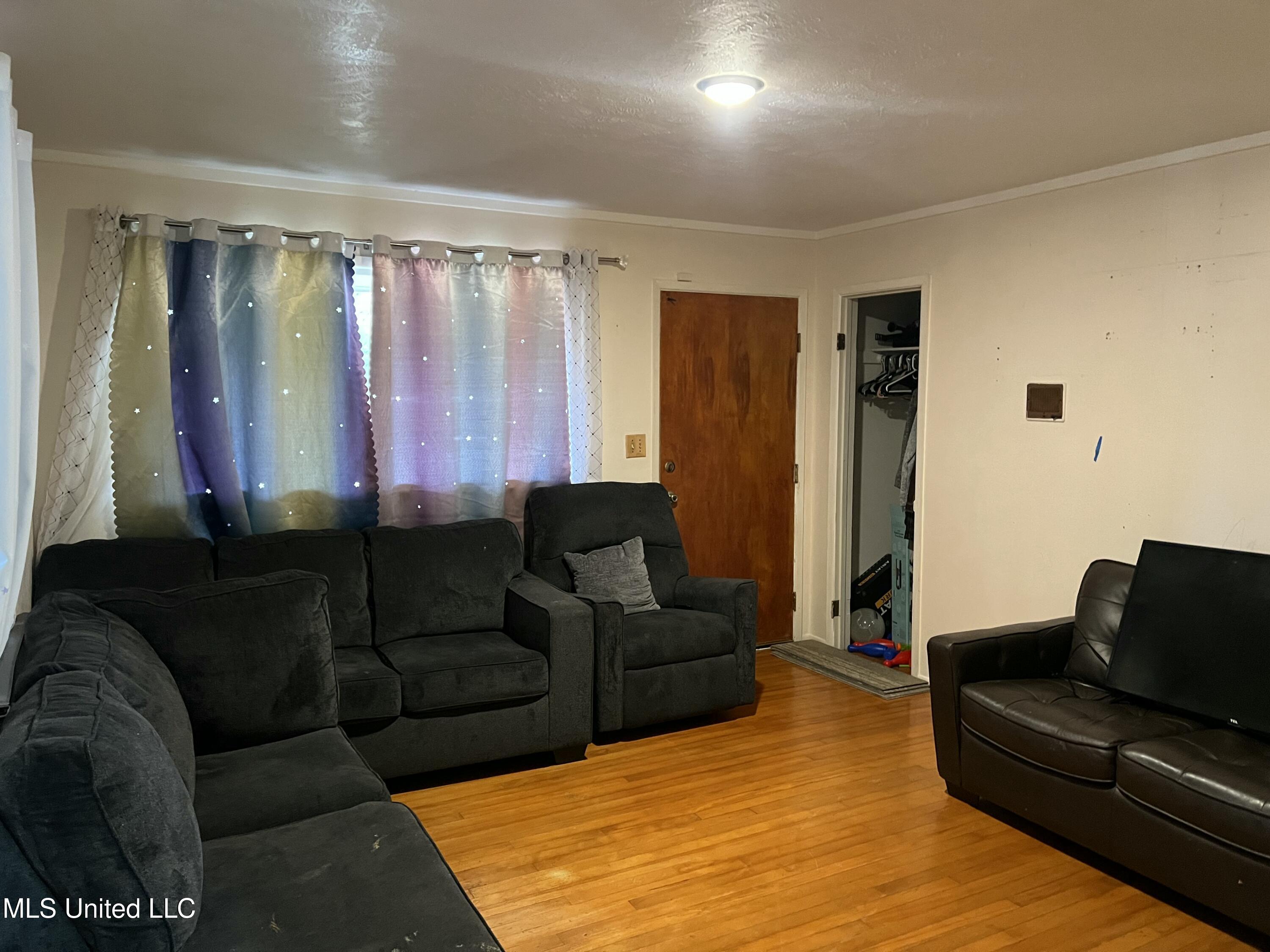 130 Rebel Circle Jackson, MS 39212 - Photo 6 of 12 Living Room