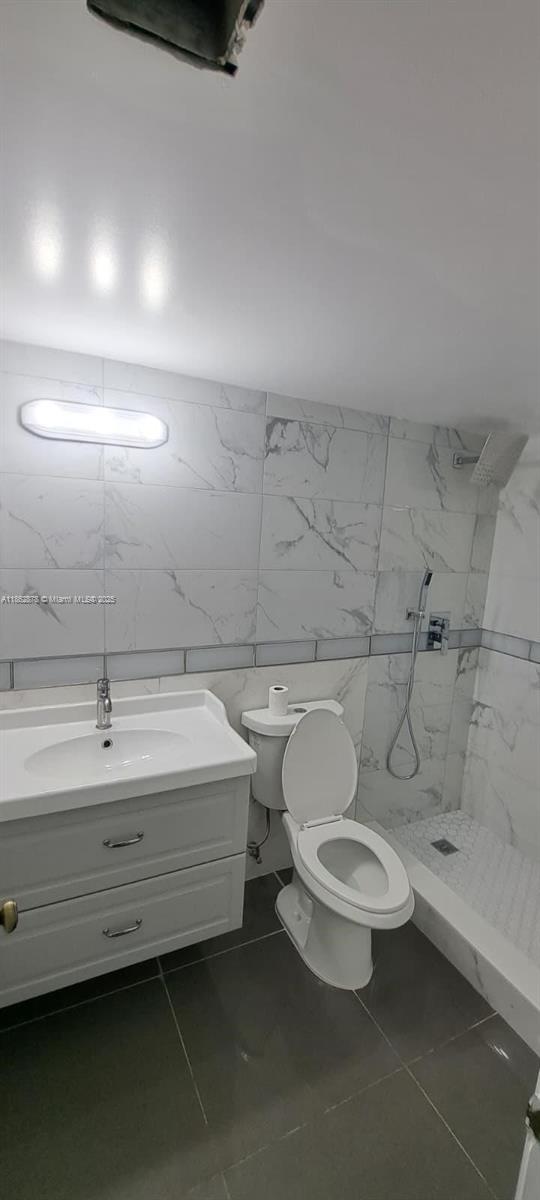 14180 Southwest 84th Street, Unit 203G Miami, FL 33183 - Photo 11 of 17 a bathroom with a toilet a sink and mirror