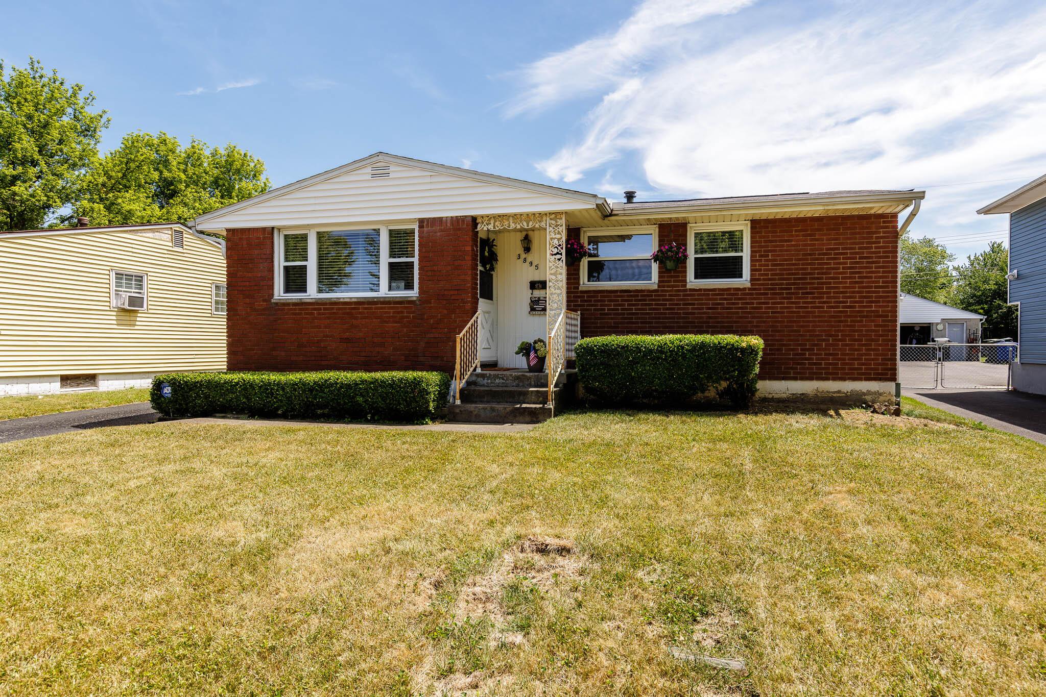 3895 Eakin Road Columbus, OH 43228 - Photo 2 of 27 3895 Eakin Rd