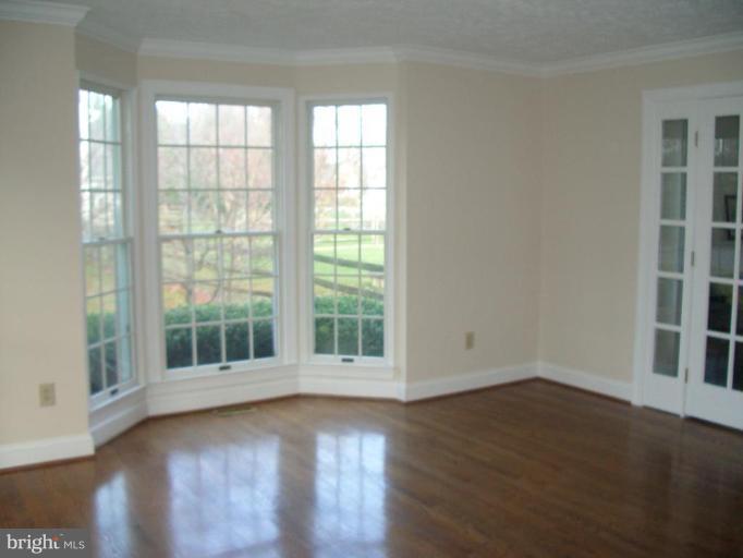 1477 Pleasant Lake Road Annapolis, MD 21409 - Photo 7 of 30 Living Room