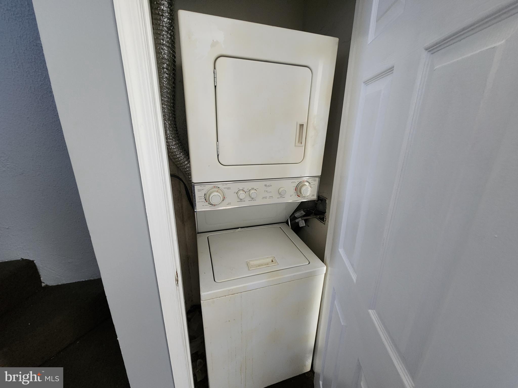 32 South Fulton Avenue Baltimore, MD 21223 - Photo 23 of 29 a utility room with dryer and washer