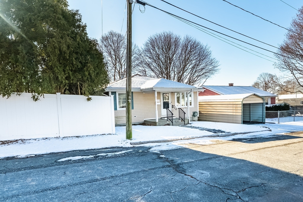 475 Ludlow Street Fall River, MA 02721 - Photo 3 of 33 Gallery Image 3