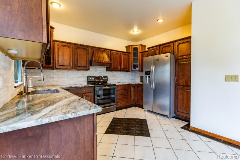 11171 Lapeer Road Davison, MI 48423 - Photo 6 of 42