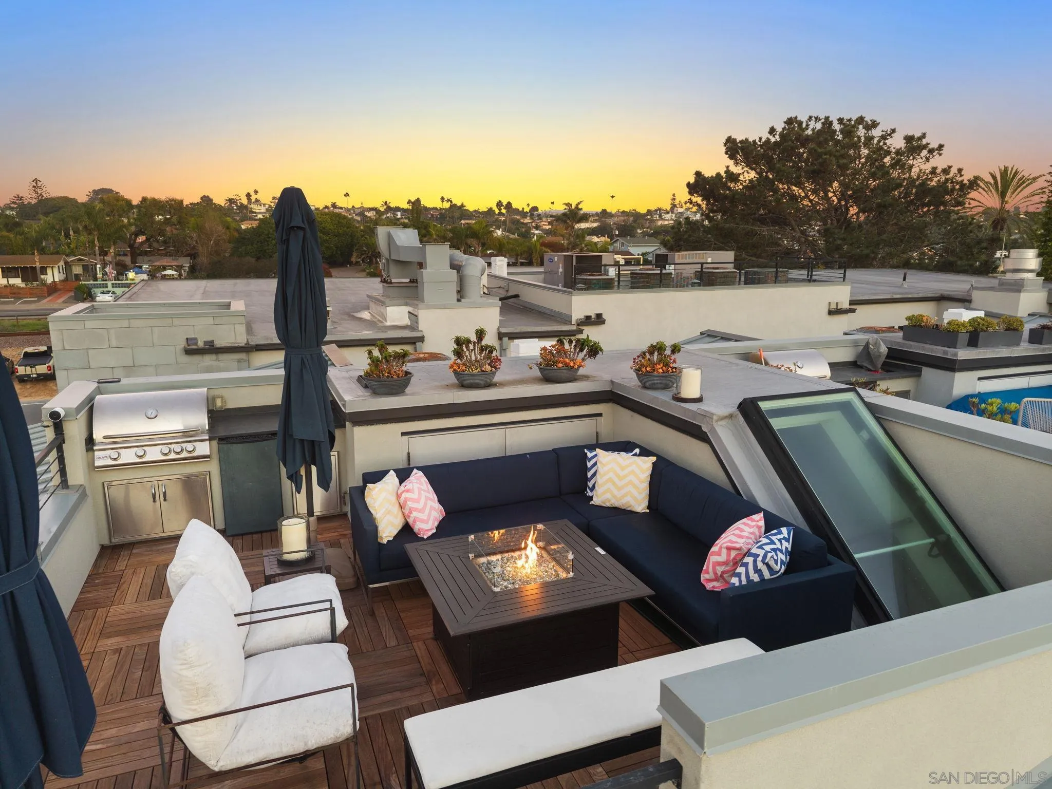 768 North Coast Highway 101 Encinitas, CA 92024 - Photo 30 of 68 a picture of a couch in a balcony