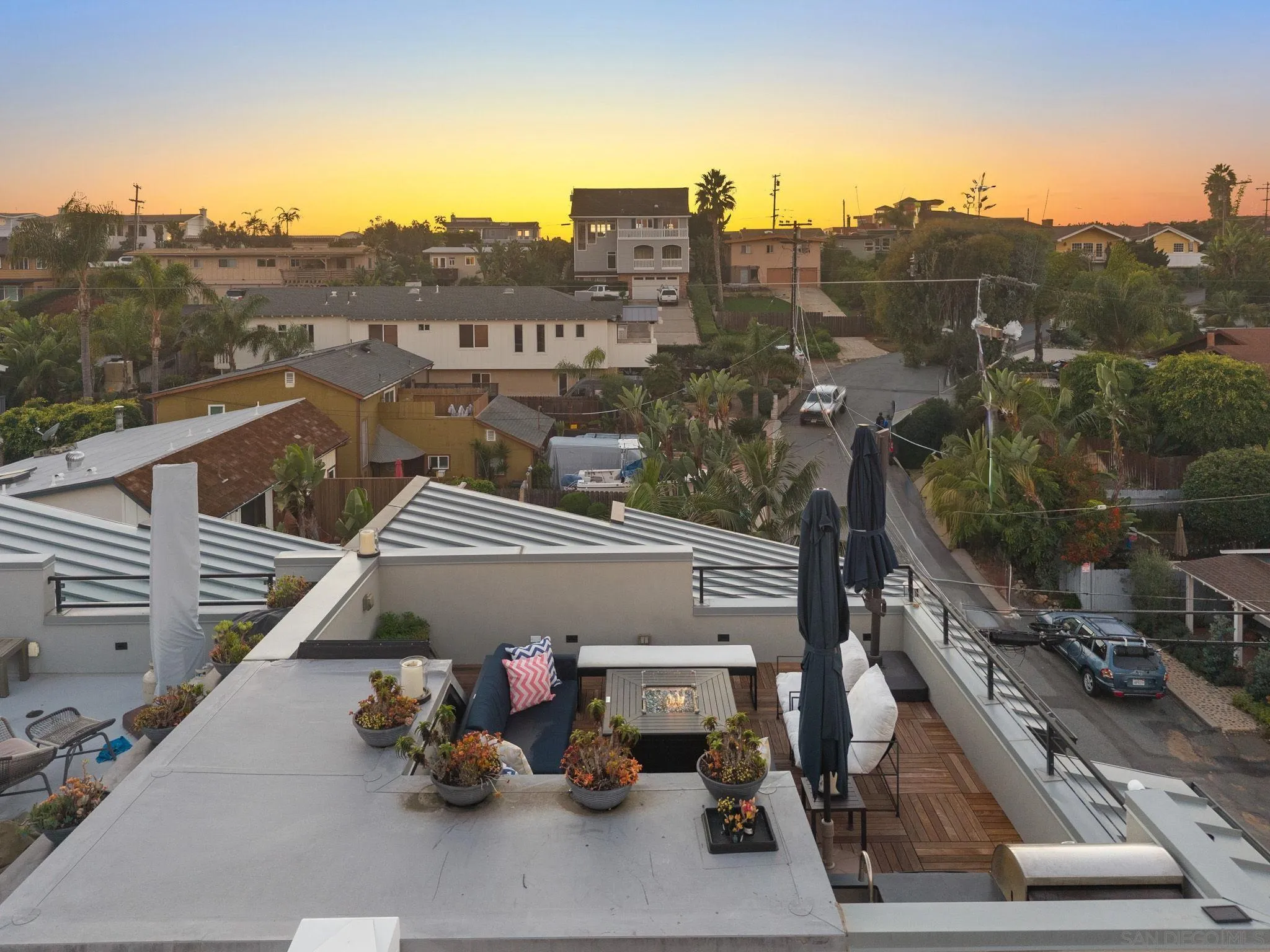 768 North Coast Highway 101 Encinitas, CA 92024 - Photo 32 of 68 a view of a city