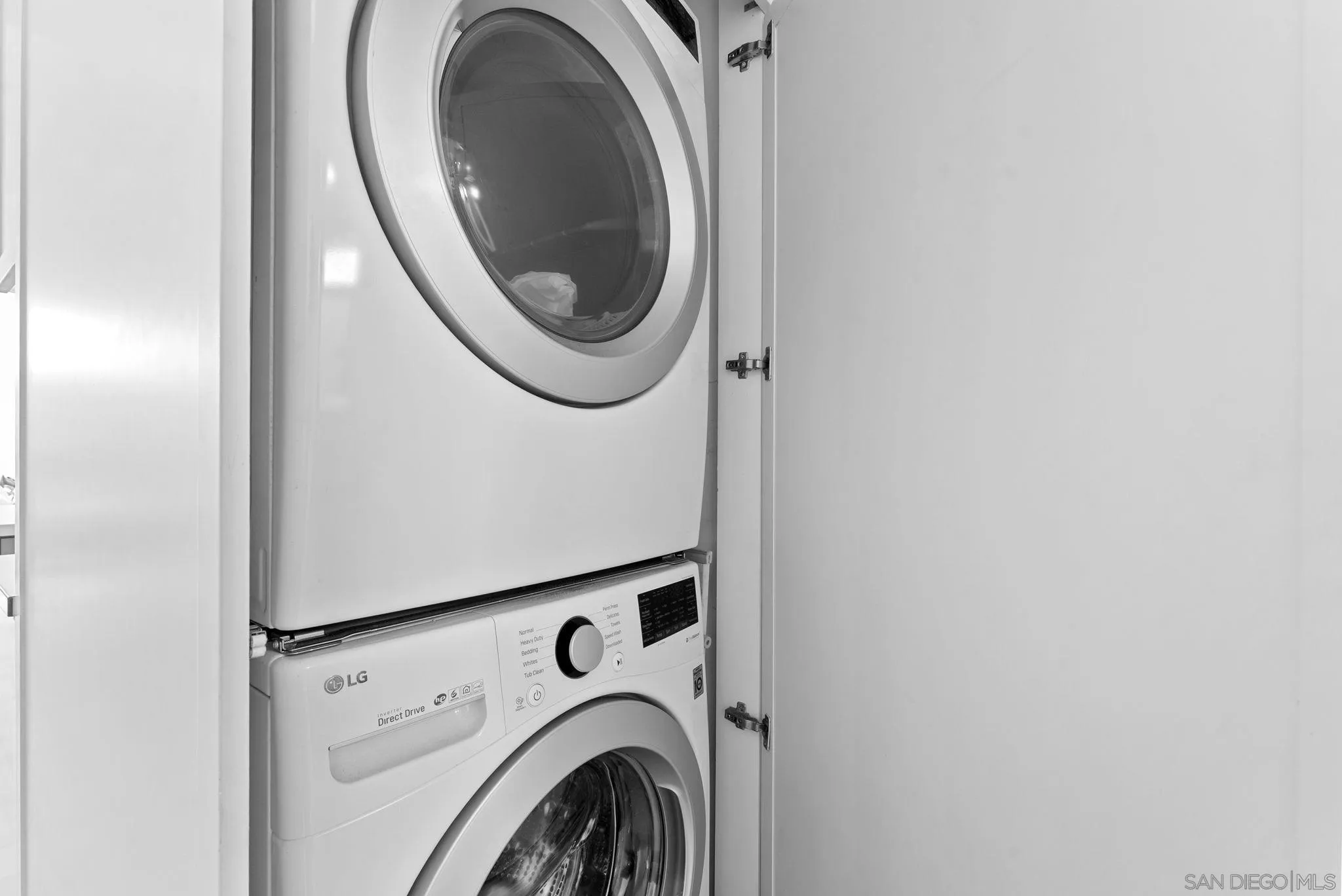768 North Coast Highway 101 Encinitas, CA 92024 - Photo 42 of 68 a utility room with dryer and washer