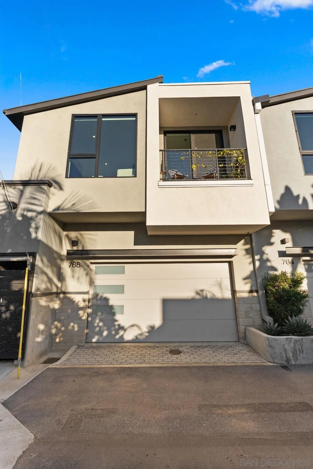 768 North Coast Highway 101 Encinitas, CA 92024 - Photo 46 of 68 a view of building with car parked