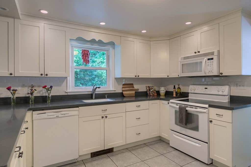 2 Jere Road Wilmington, MA 01887 - Photo 10 of 28 Gallery Image 10