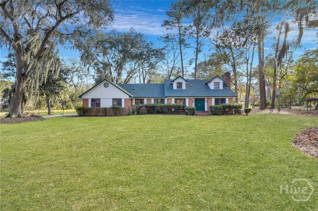 $2,800 | 15 Coffee Woods Drive, Savannah, GA 31419