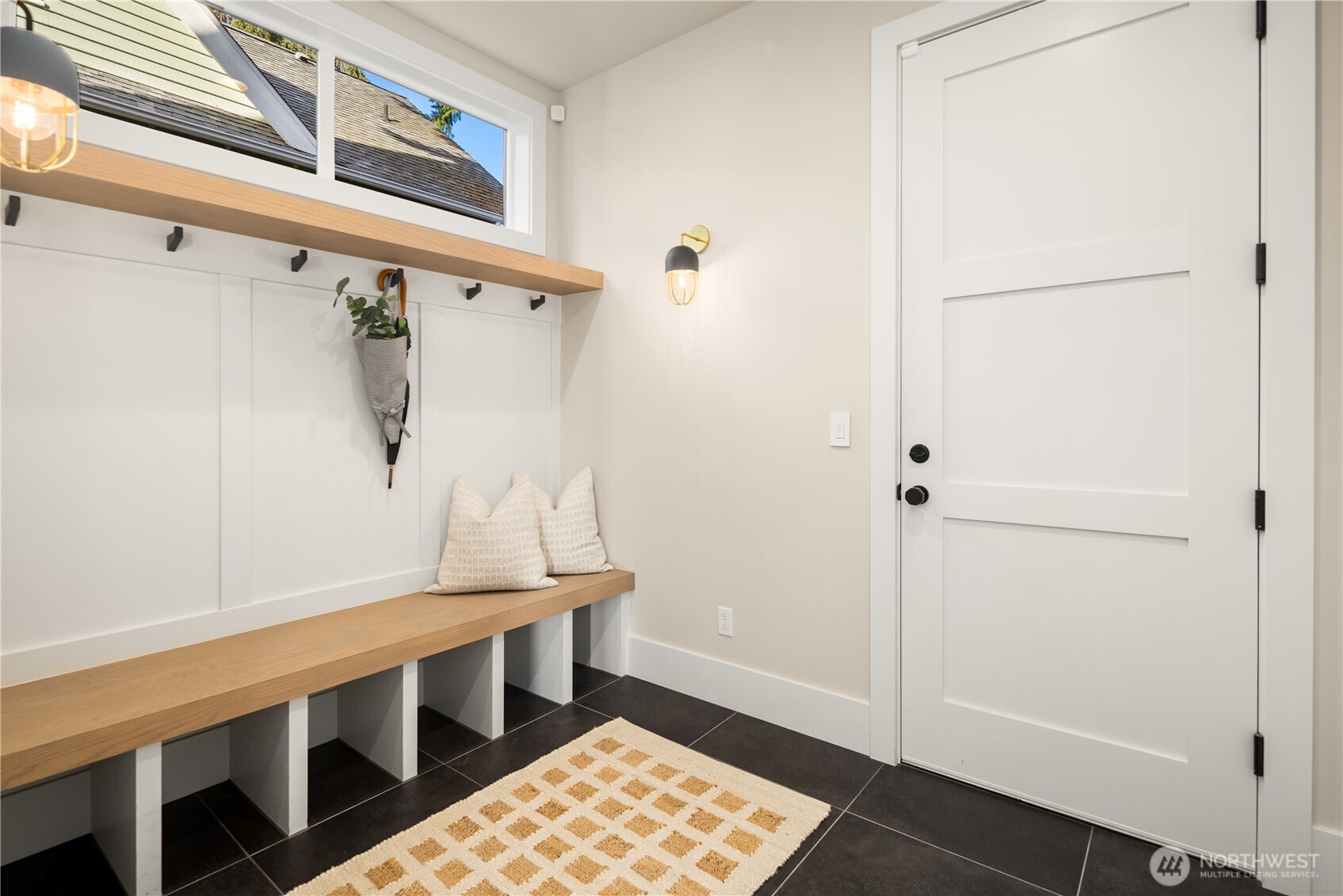 2512 Northeast 68th Street Seattle, WA 98115 - Photo 13 of 27