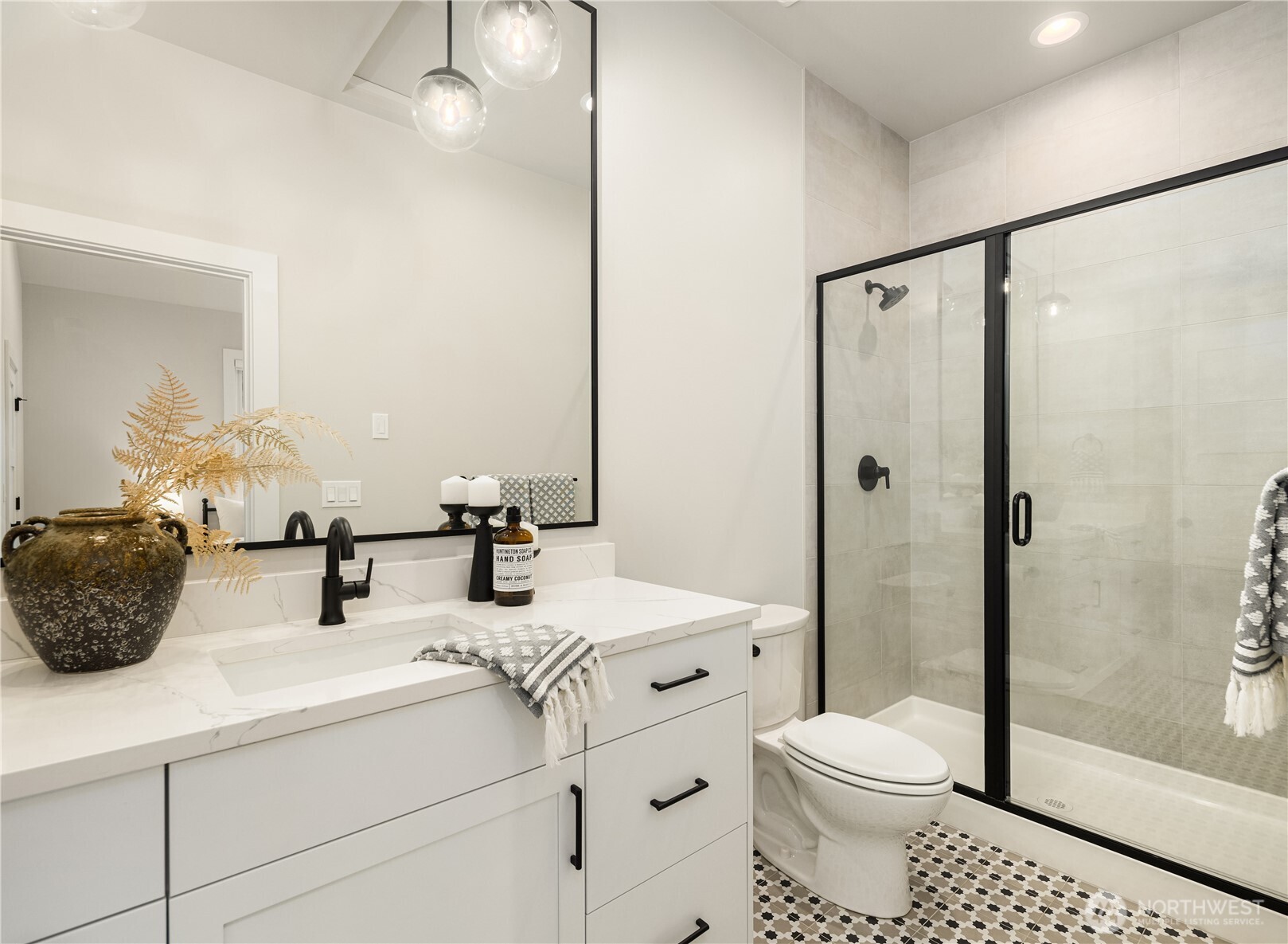 2512 Northeast 68th Street Seattle, WA 98115 - Photo 17 of 27