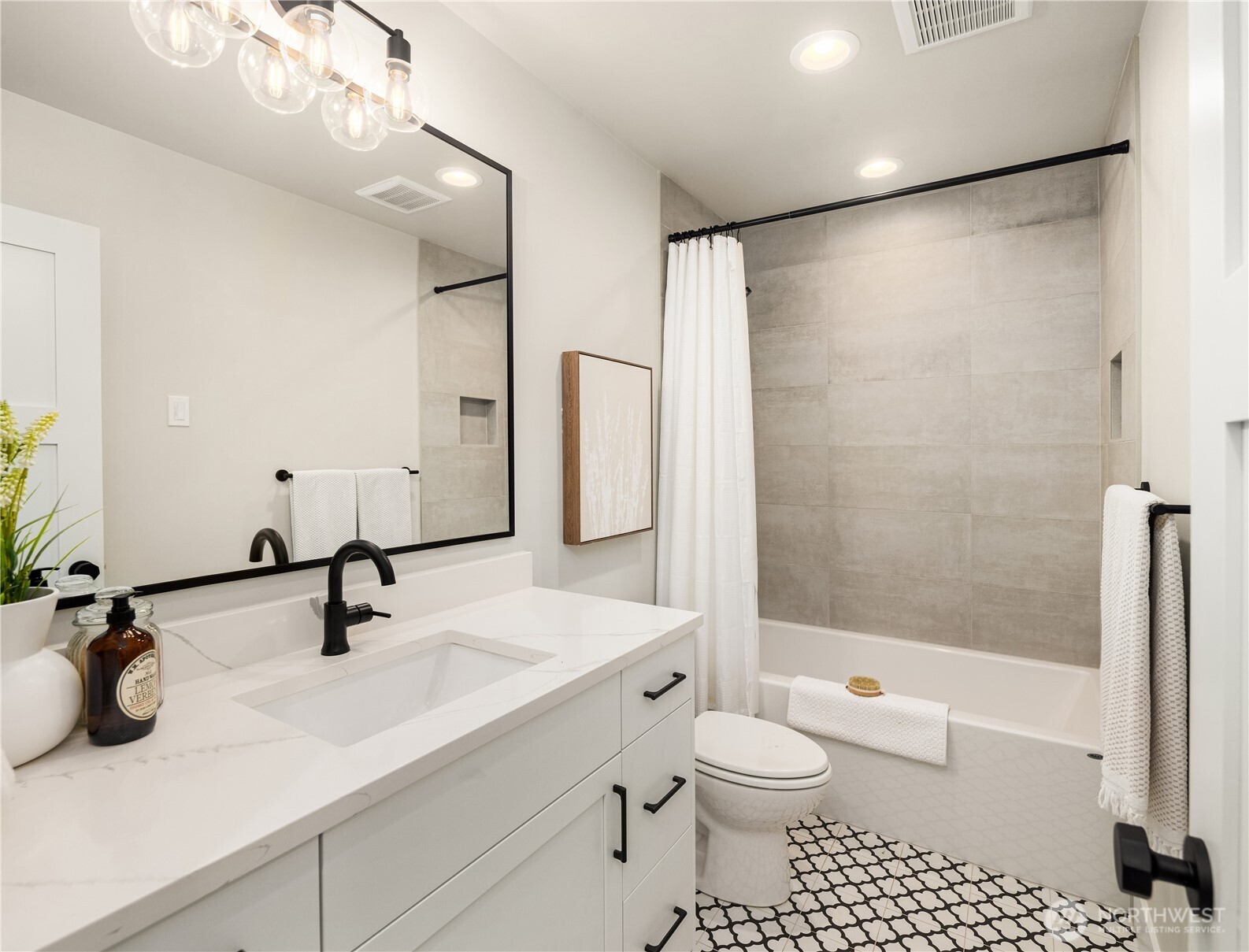 2512 Northeast 68th Street Seattle, WA 98115 - Photo 19 of 27