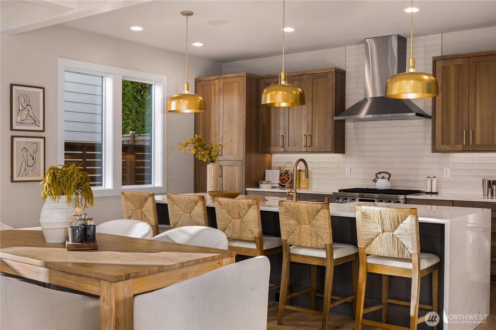 2512 Northeast 68th Street Seattle, WA 98115 - Photo 5 of 27