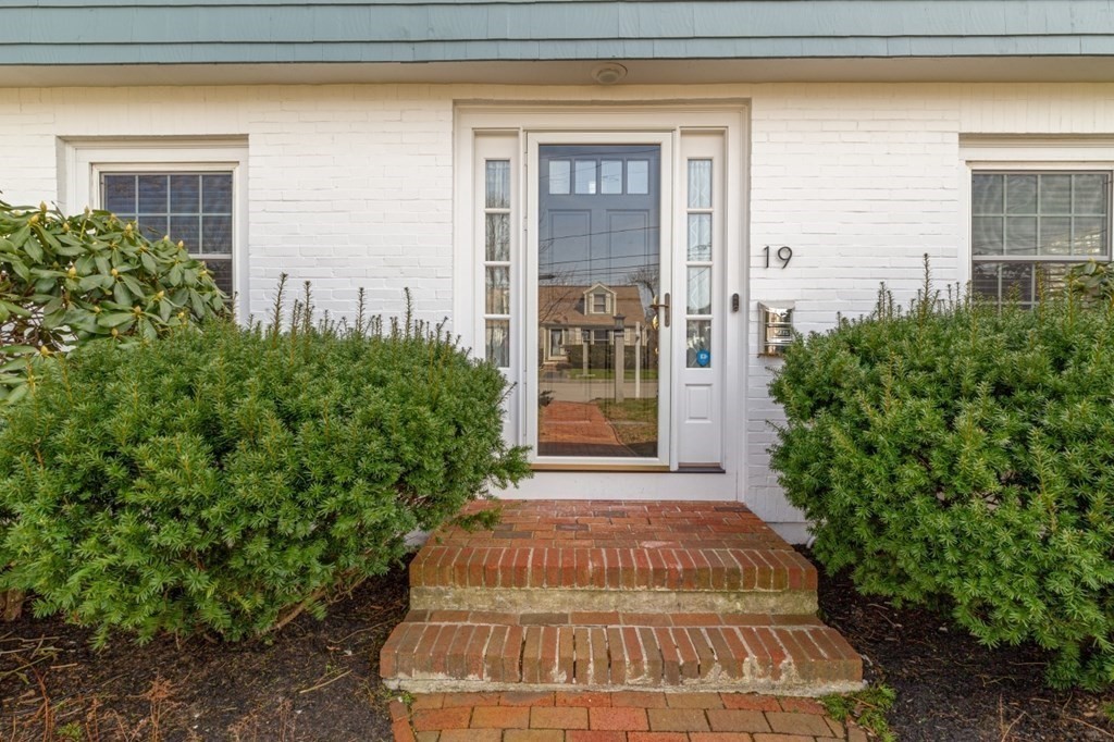 19 Valentine Road Framingham, MA 01702 - Photo 4 of 42 Gallery Image 4