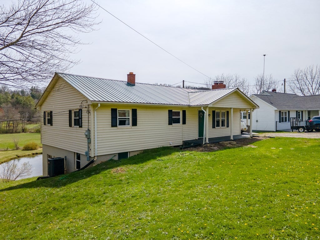 1818 Pipers Gap Road Galax, VA 24333 - Photo 13 of 52 Gallery Image 13