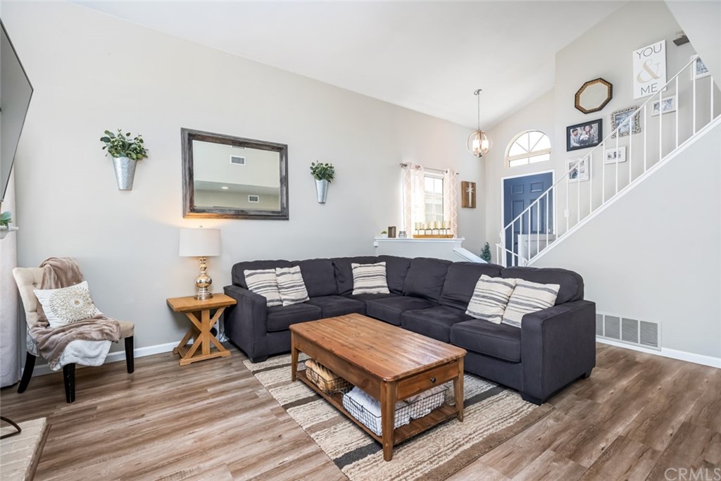 6730 Hampton Court Chino, CA 91710 - Photo 4 of 37