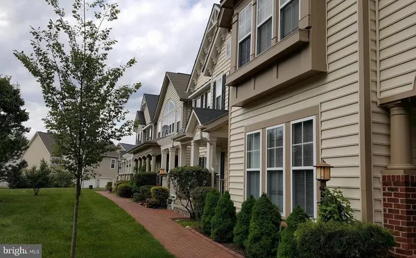 $797,900 | 9163 Stone Garden, Lorton, VA 22079