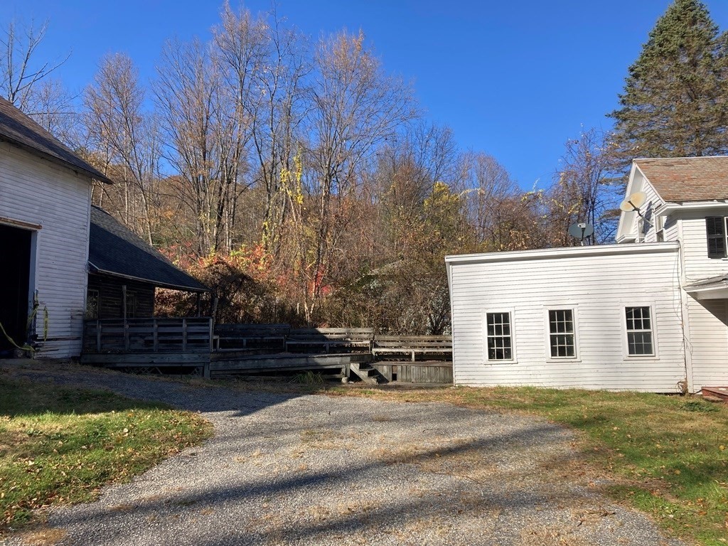 10 William Street Chester, MA 01011 - Photo 4 of 19