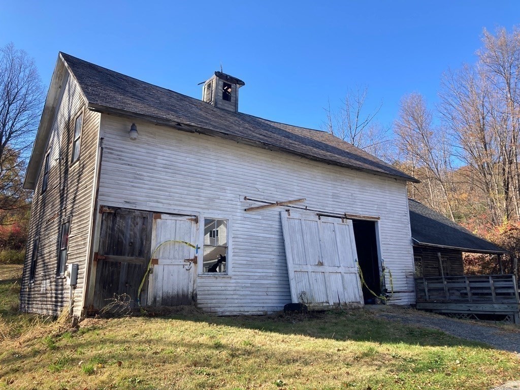 10 William Street Chester, MA 01011 - Photo 5 of 19