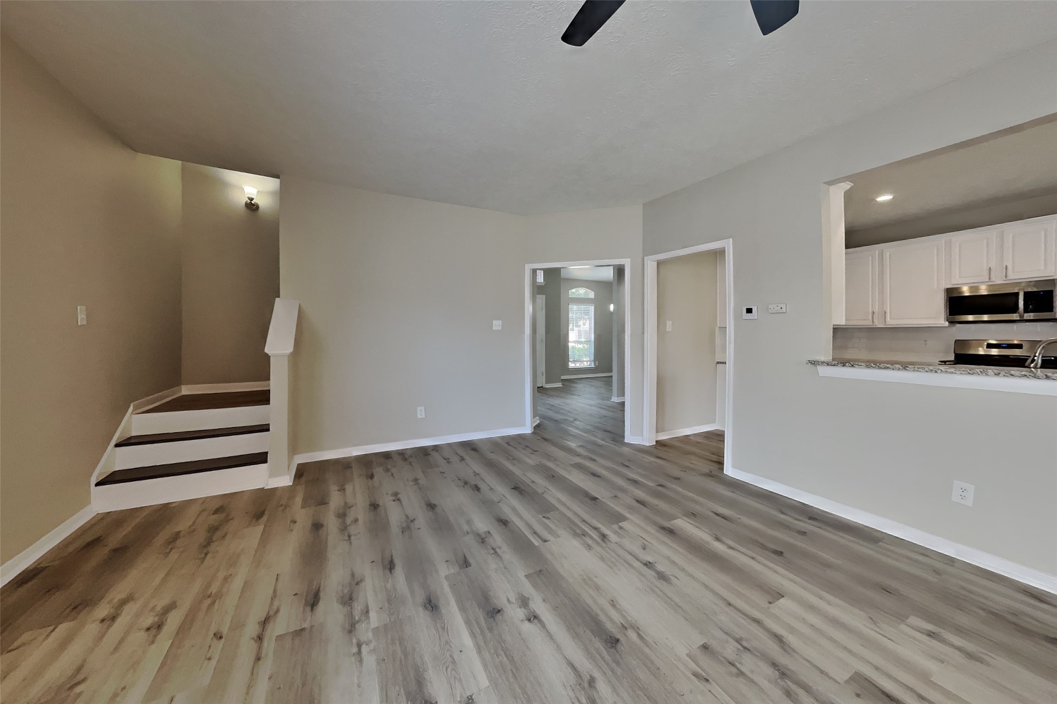 14918 Laytham Lane Sugar Land, TX 77498 - Photo 4 of 32