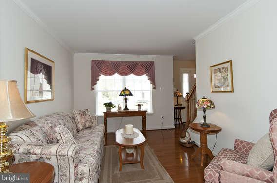 1934 Windys Run Road Baltimore, MD 21228 - Photo 5 of 19 Living Room