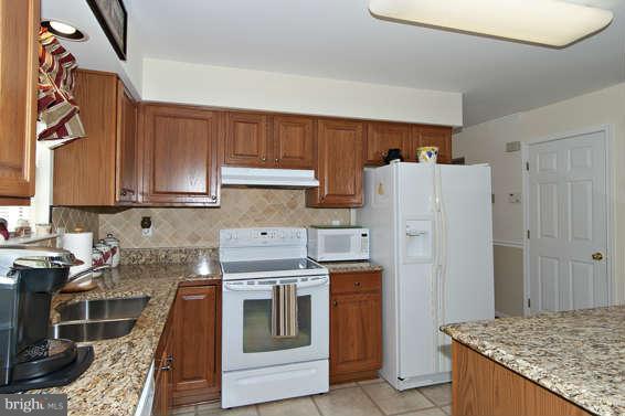 1934 Windys Run Road Baltimore, MD 21228 - Photo 7 of 19 Kitchen