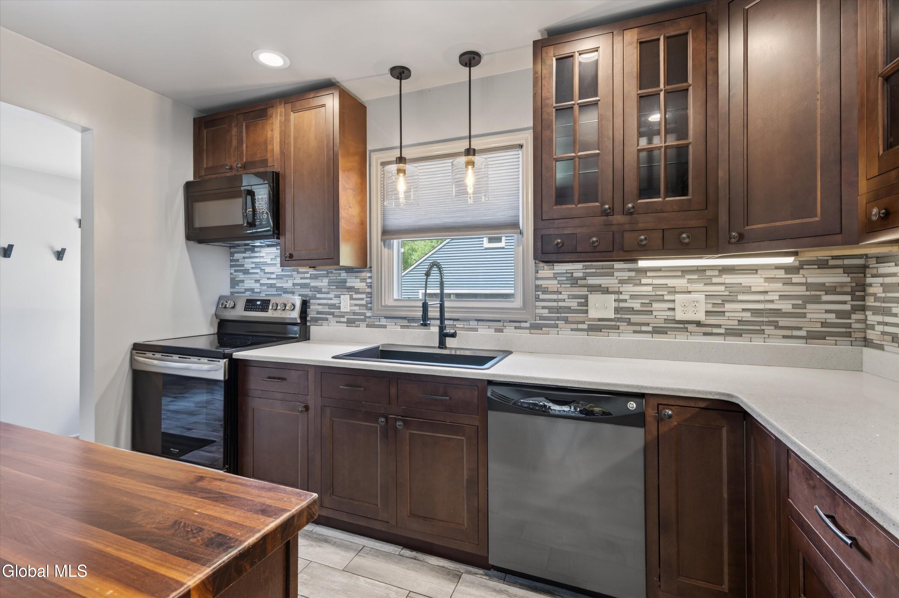 162 Clamsteam Road Halfmoon, NY 12065 - Photo 9 of 69 09-162 Clamsteam Rd-09