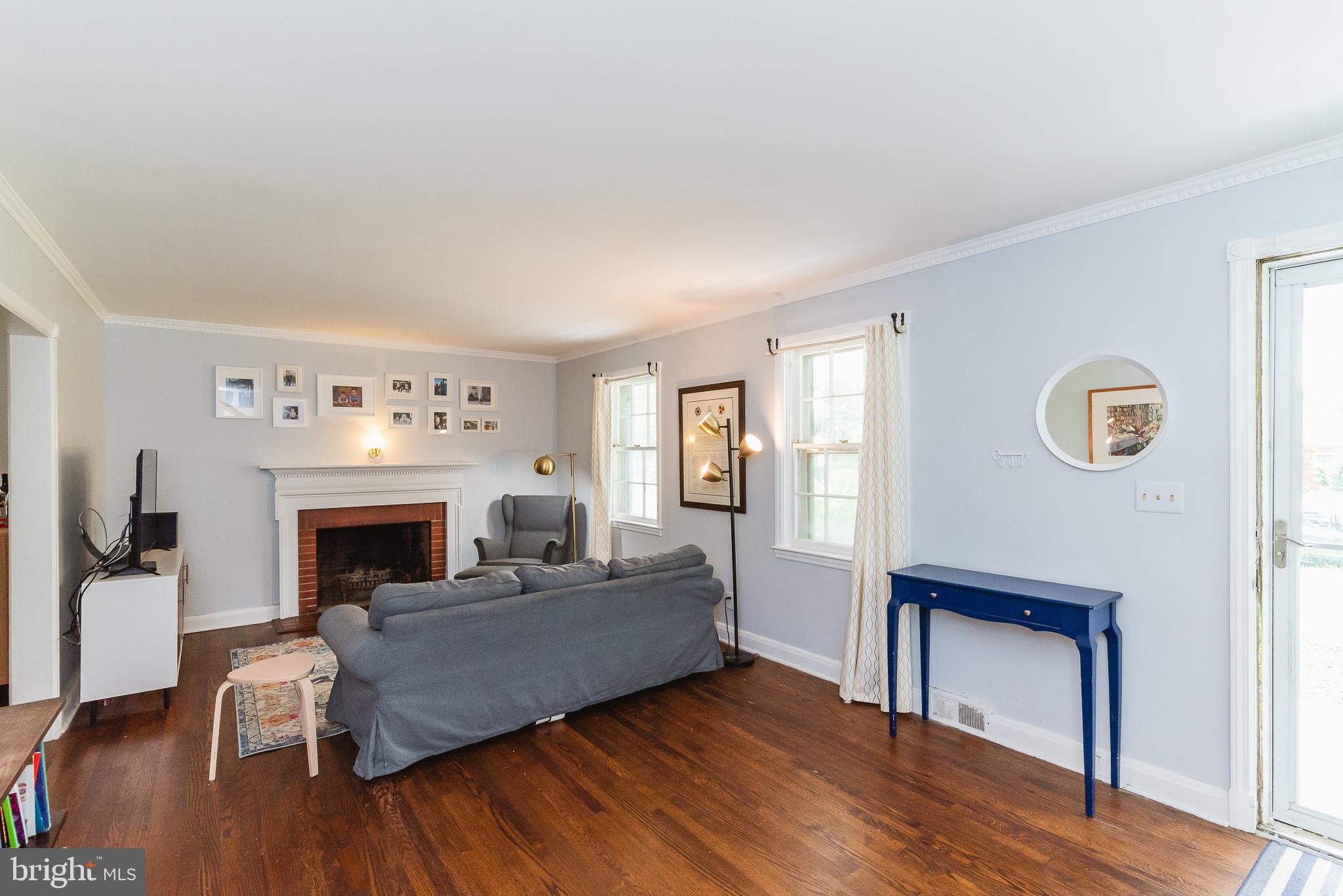 112 Cedarcroft Road Baltimore, MD 21212 - Photo 19 of 51 Living room