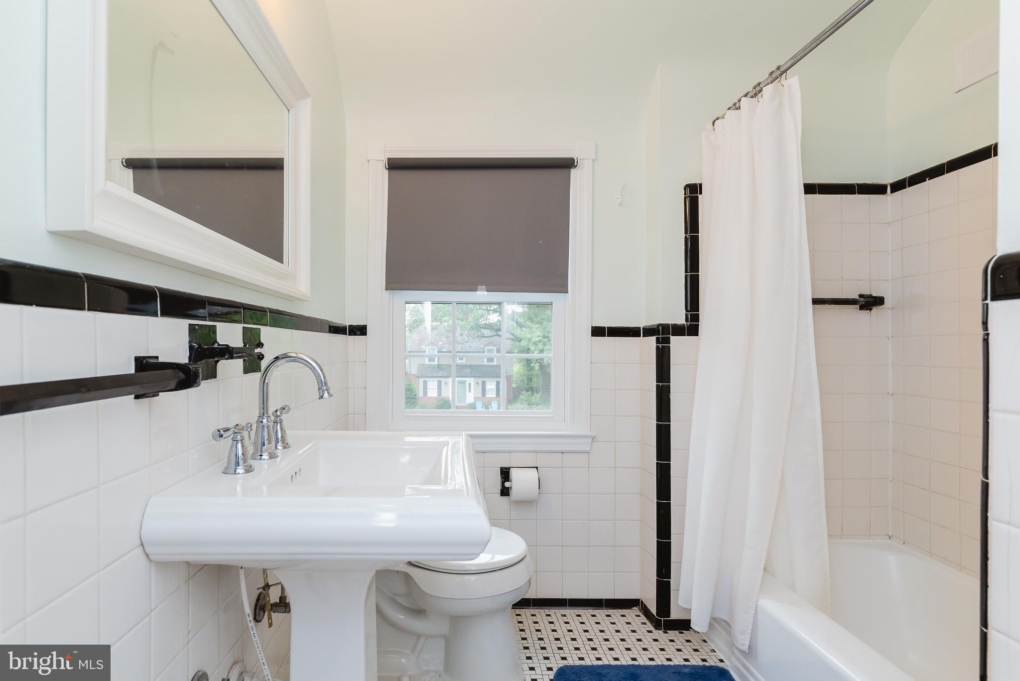 112 Cedarcroft Road Baltimore, MD 21212 - Photo 38 of 51 Updated full bathroom