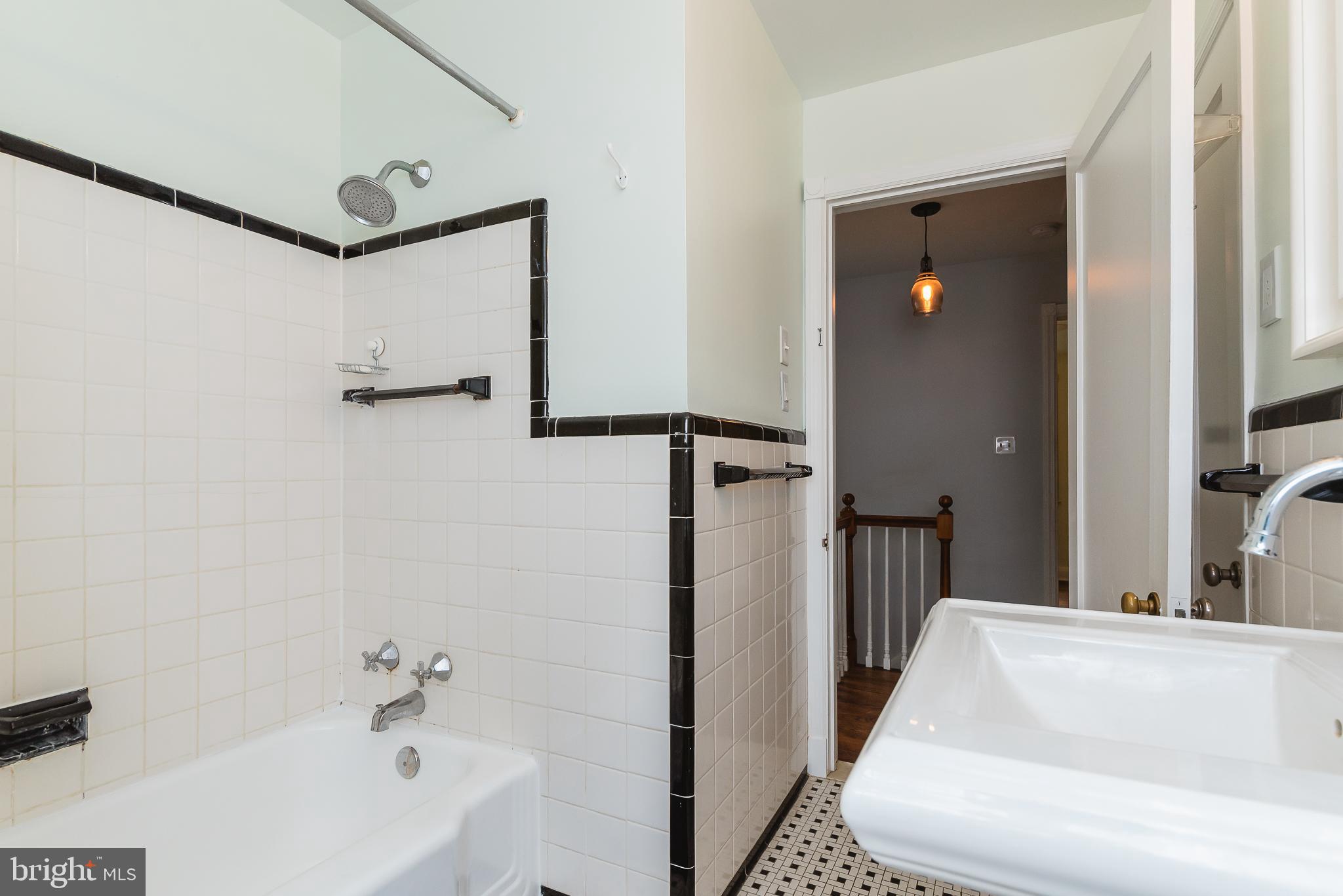 112 Cedarcroft Road Baltimore, MD 21212 - Photo 39 of 51 Full bathroom