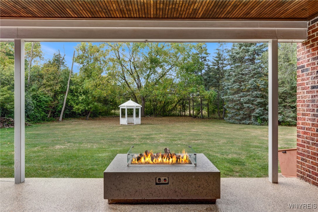 859 The Circle Lewiston, NY 14092 - Photo 4 of 50