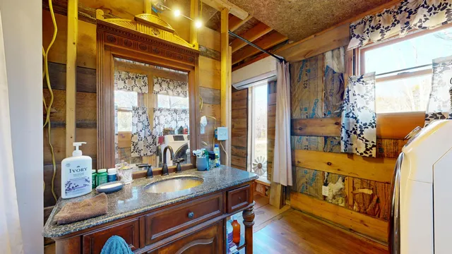 $225,000 | 167 East Oxford Road, Oxford, ME 04270