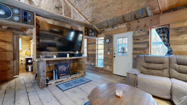 $225,000 | 167 East Oxford Road, Oxford, ME 04270