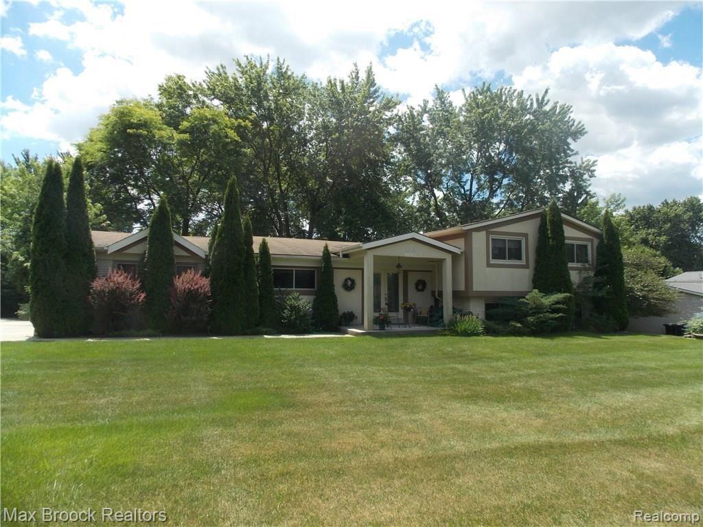 2551 West Wattles Road Troy, MI 48098 - Photo 1 of 26 DSCN0918.JPG