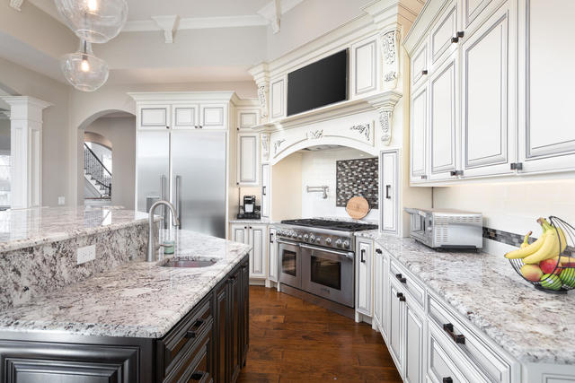 930 East Hillside Road Naperville, IL 60540 - Photo 19 of 47