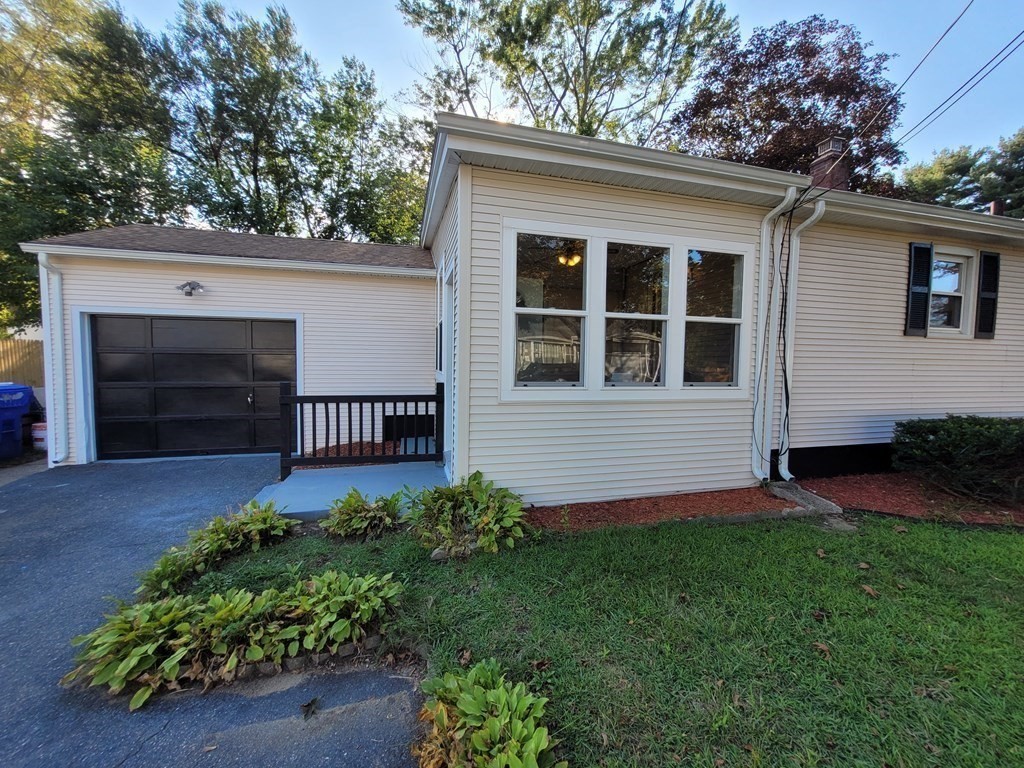 82 Pelham Street Springfield, MA 01109 - Photo 2 of 17