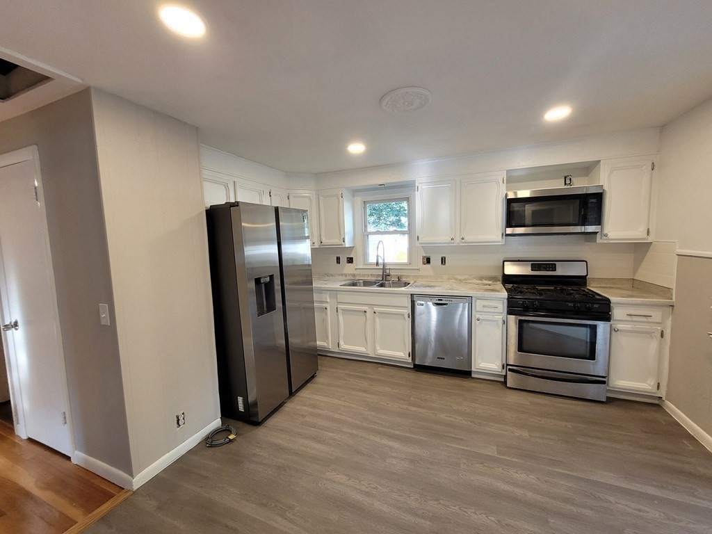 82 Pelham Street Springfield, MA 01109 - Photo 4 of 17
