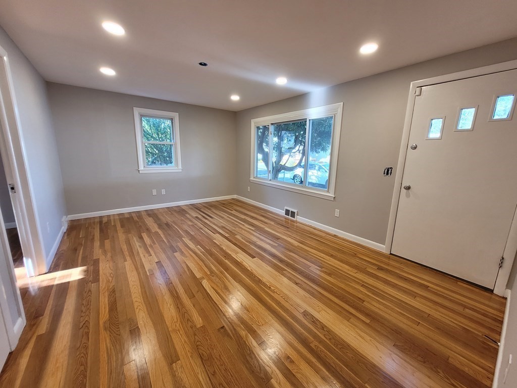 82 Pelham Street Springfield, MA 01109 - Photo 5 of 17