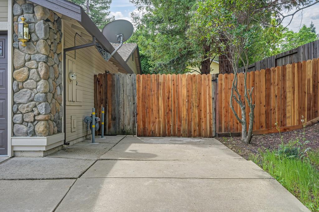 194 Briggs Ranch Drive Folsom, CA 95630 - Photo 3 of 28