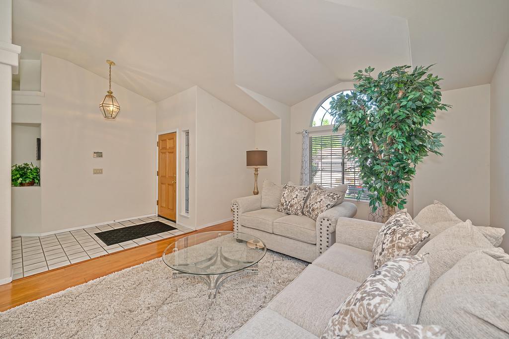 194 Briggs Ranch Drive Folsom, CA 95630 - Photo 5 of 28