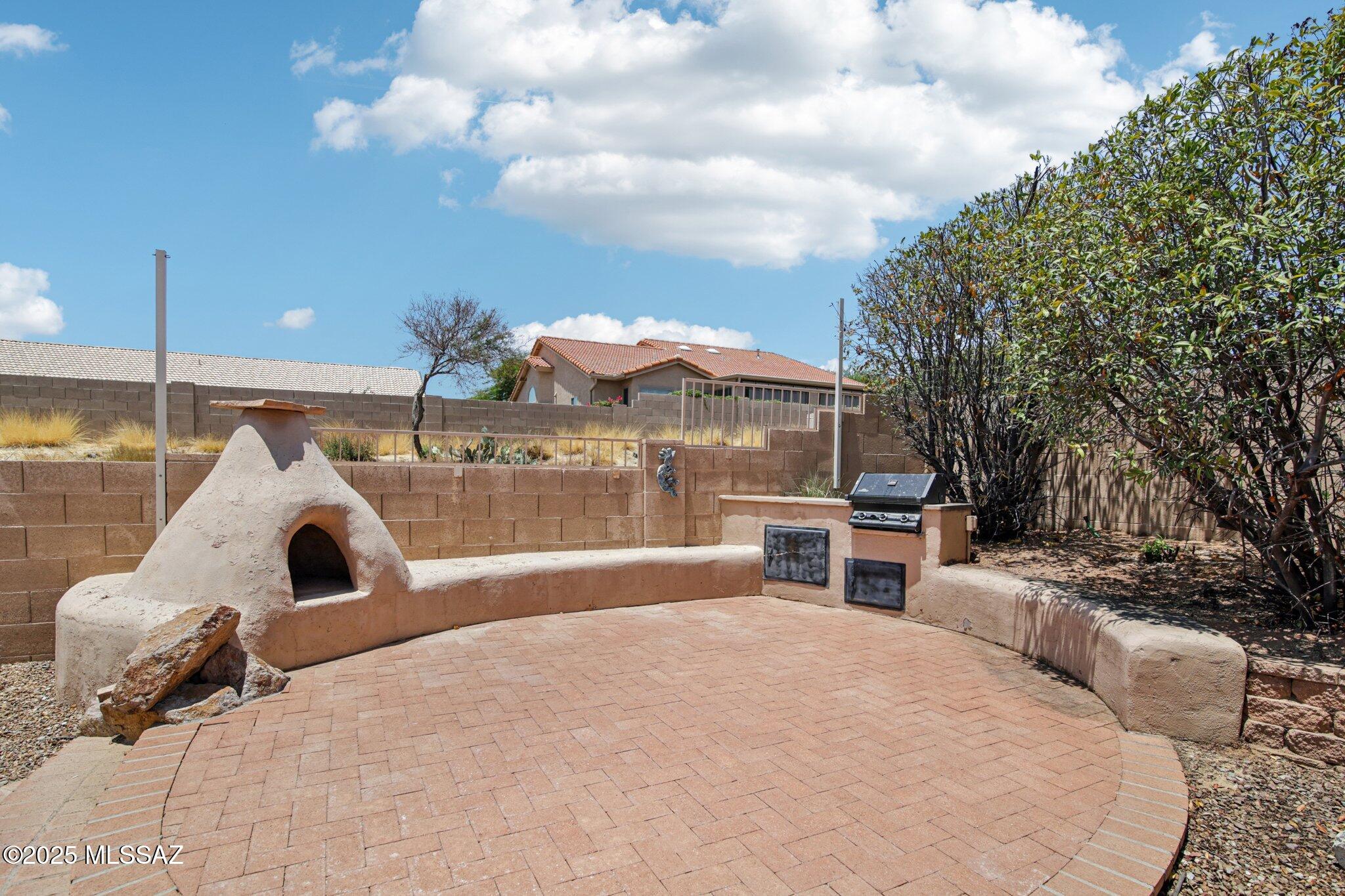 35890 Mesa Ridge Drive Tucson, AZ 85739 - Photo 22 of 31 a view of a terrace with chairs